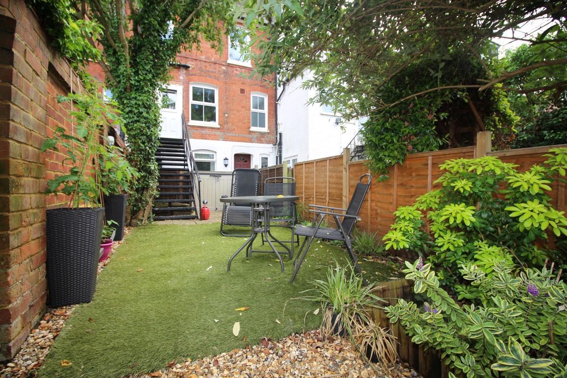 2 bed property in Tilehurst Road, Reading